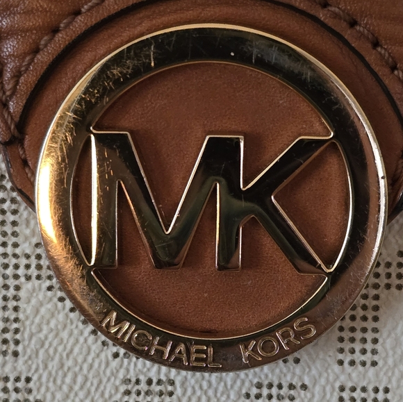 Michael Kors Fulton Crossbody - Vanilla Monogram Euc - Picture 6 of 16
